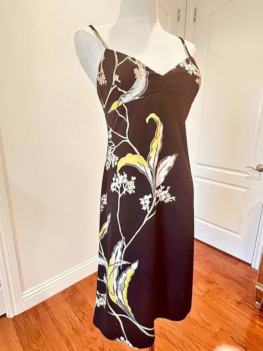 BCBGMAXAZRIA Floral Mini Dress in Black Size 2 Like New